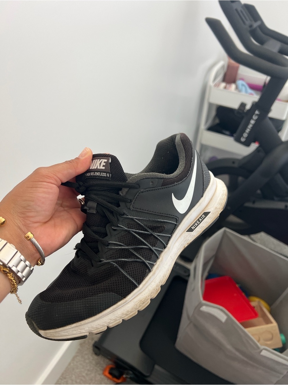 Nike Black/White Men’s Athletic Running Sneakers